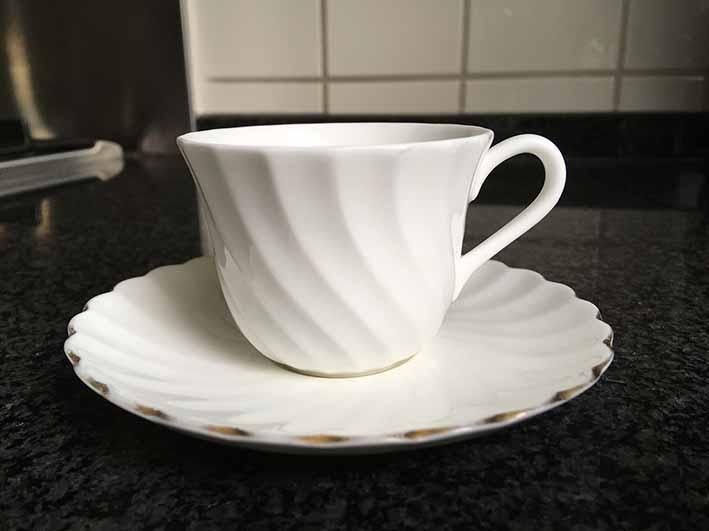 Vintage Wedgwood Gold Chelsea schotel - Candlelight kop, Ophalen of Verzenden, Zo goed als nieuw, Wedgwood, Kop(pen) en/of Schotel(s)