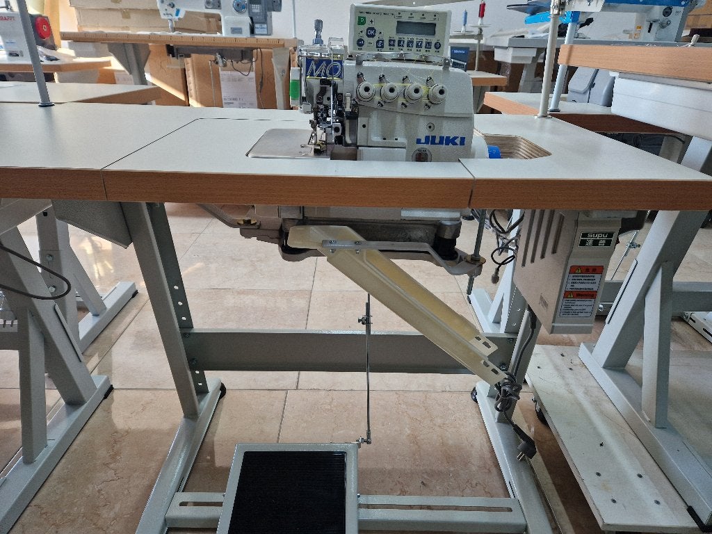 Juki Mo-6814S - 4 draads AUTOMAAT overlock machine NIEUW 4, Hobby en Vrije tijd, Nieuw, Lockmachine, Industrieel, Ophalen