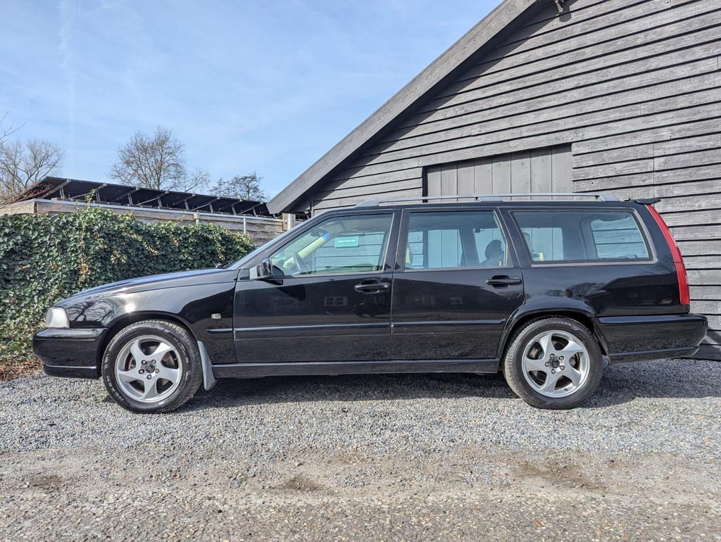 Volvo V70 2.4 Europa (bj 2000), Auto's, Voorwielaandrijving, Gebruikt, 1436 kg, Zwart