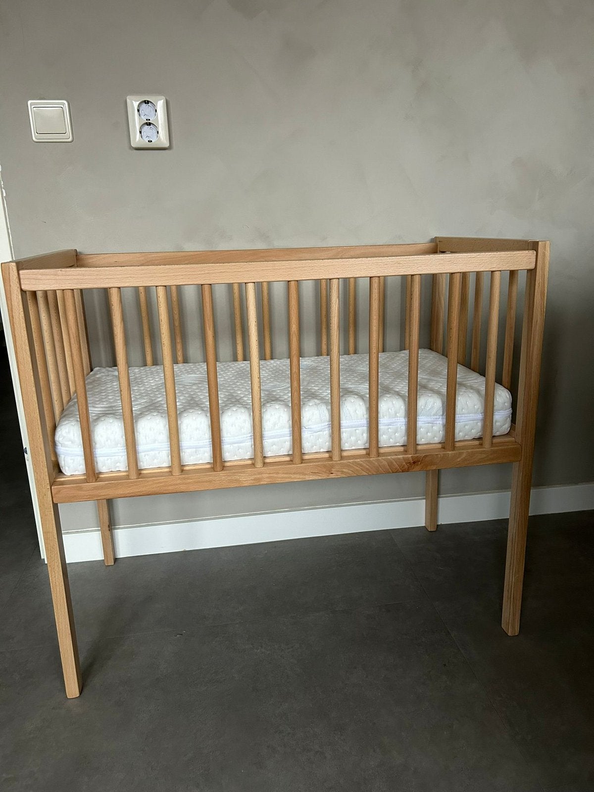 Eiken wieg (40x80) met matras, Ophalen, Zo goed als nieuw, Ledikant