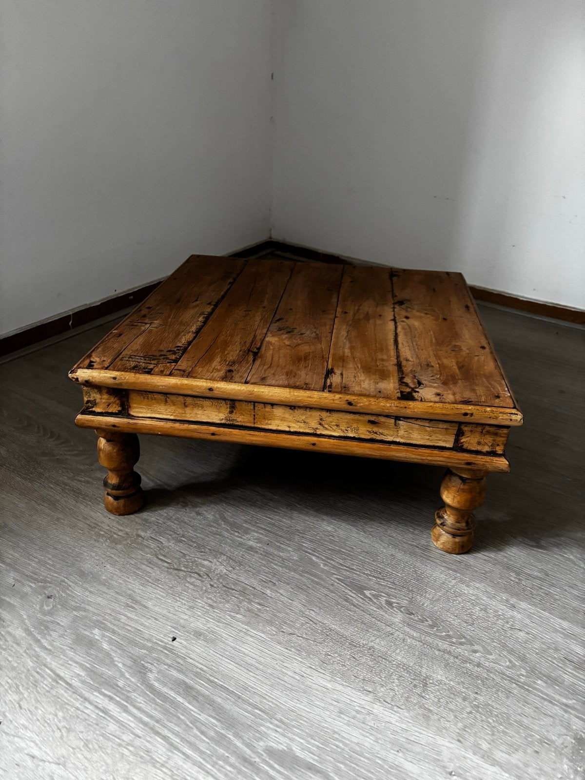 Stijlvol houten tafeltje uit India, Ophalen, Minder dan 50 cm, Gebruikt, Overige houtsoorten