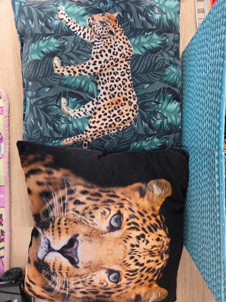 2 panter kussens voor op de bank, Ophalen of Verzenden, Vierkant