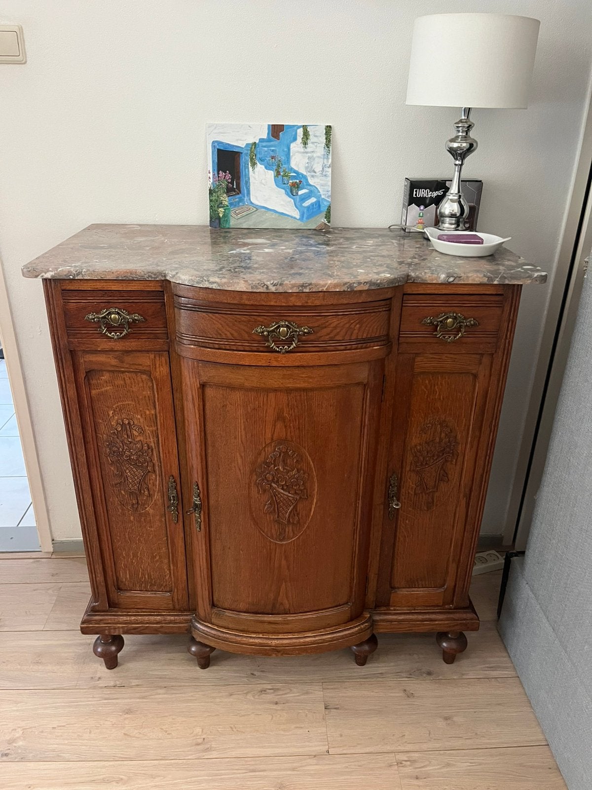 Antiek dressoir., Ophalen