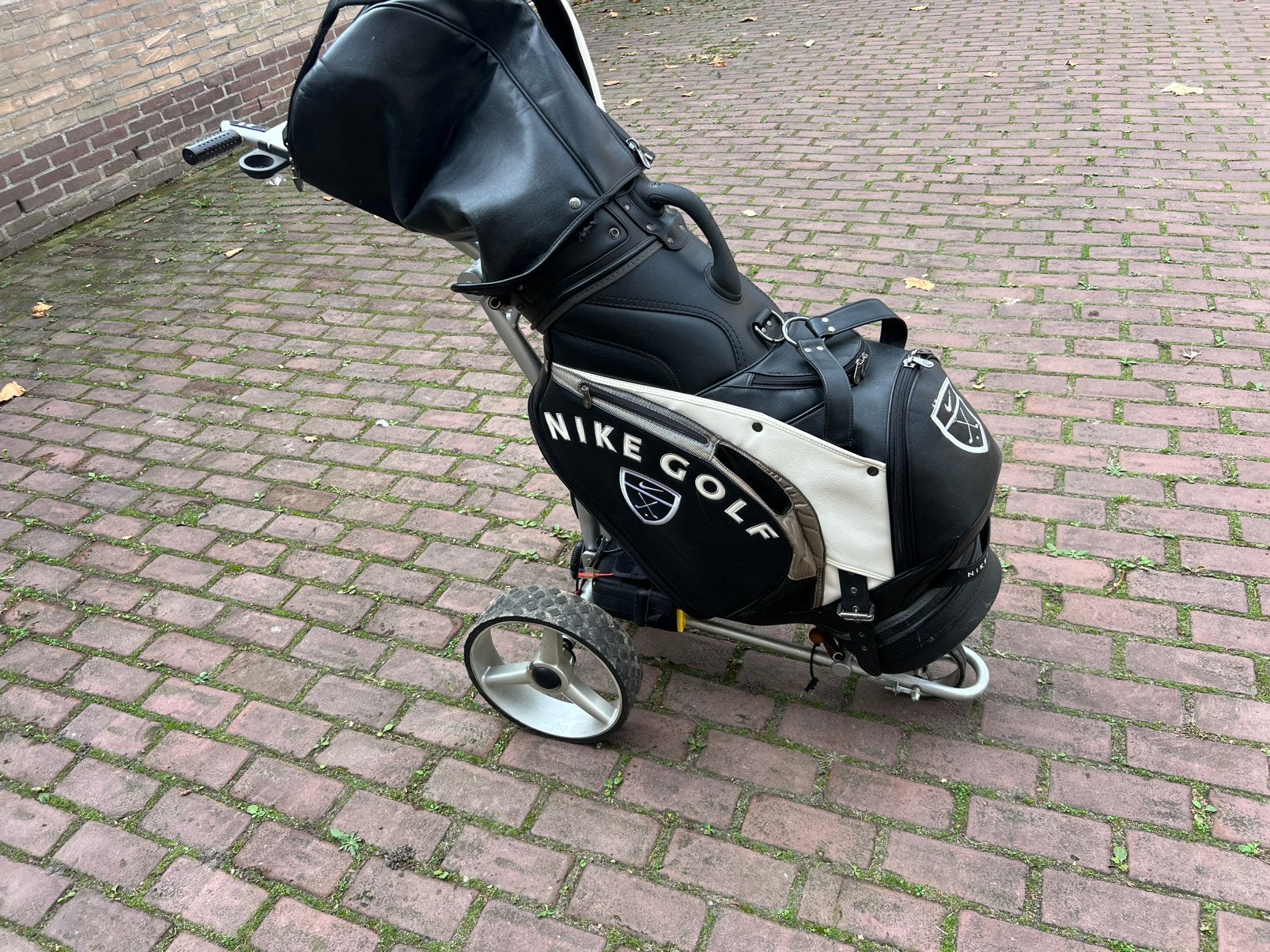 Nike golf tas met retro elektrische golf trolley, Sport en Fitness, Ophalen, Gebruikt, Tas