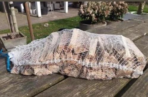Aanmaakhout, 1 netje is 3 kg. 3 netten van 3 kg voor 10,-, Tuin en Terras, Haardhout, Minder dan 3 m³, Ophalen, Overige houtsoorten