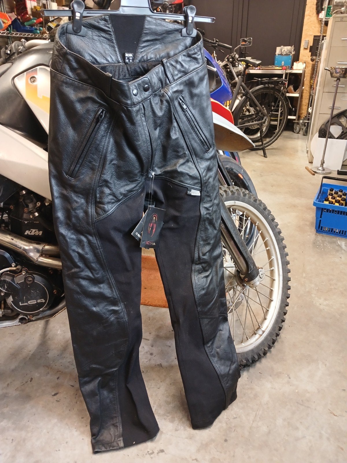 richa leren motor broek maat 44 nieuw, Nieuw met kaartje, Broek | leer, Heren, Ophalen of Verzenden