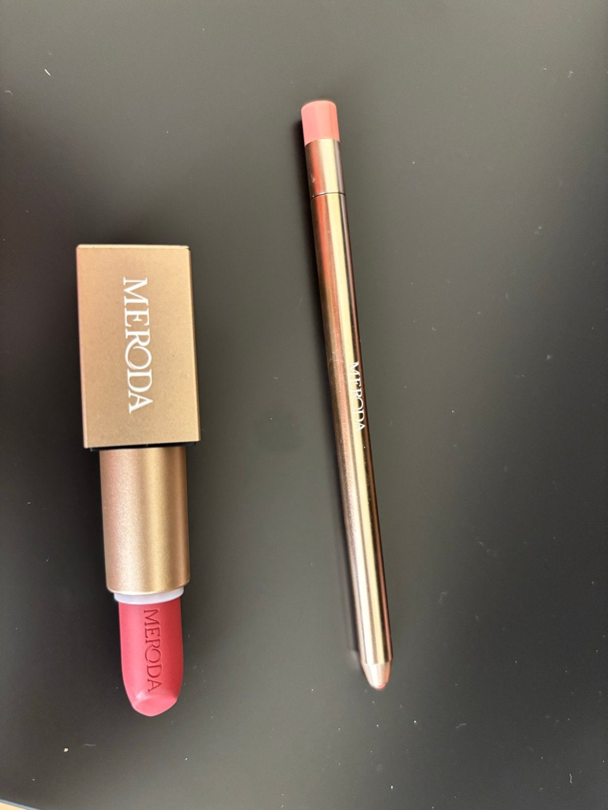 Meroda Lippenstift Pink Peony & Lipliner Nude, Sieraden, Tassen en Uiterlijk, Uiterlijk | Cosmetica en Make-up, Lippen, Nieuw