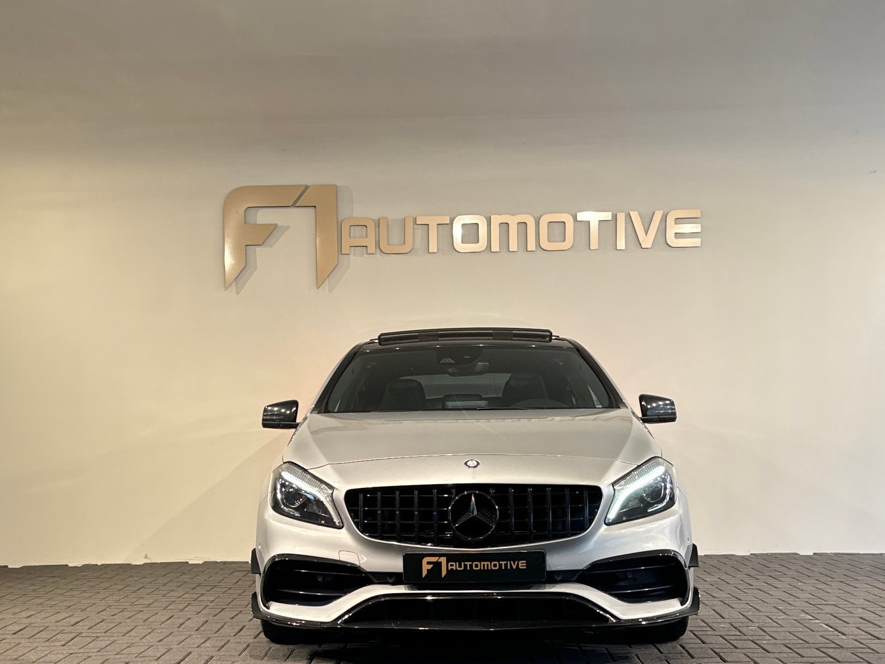 Mercedes-Benz A-klasse AMG 45 4MATIC Pano|Memory|H/K|Aero|Sf, Auto's, Automaat, Dealer onderhouden, Gebruikt, 4 cilinders