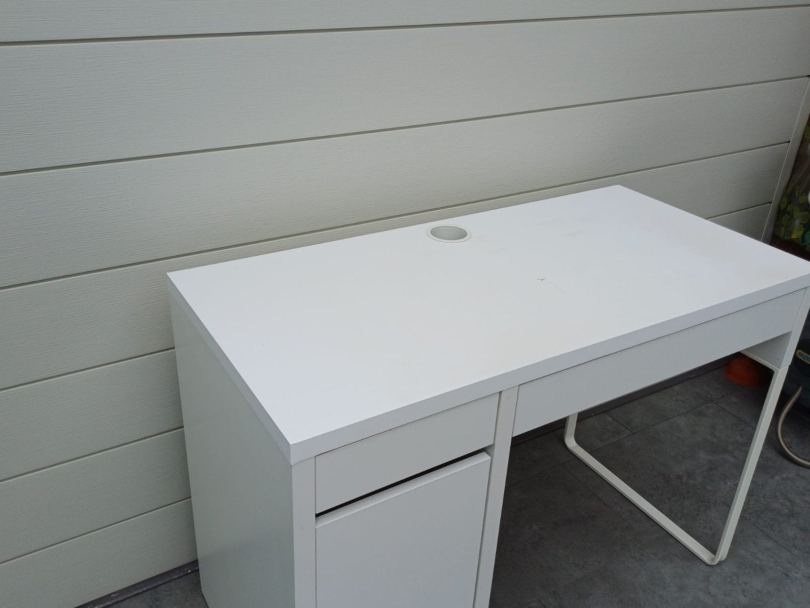 Mooi wit IKEA bureau met lichte gebruikssporen, Met lades, Gebruikt, Ophalen of Verzenden, IKEA