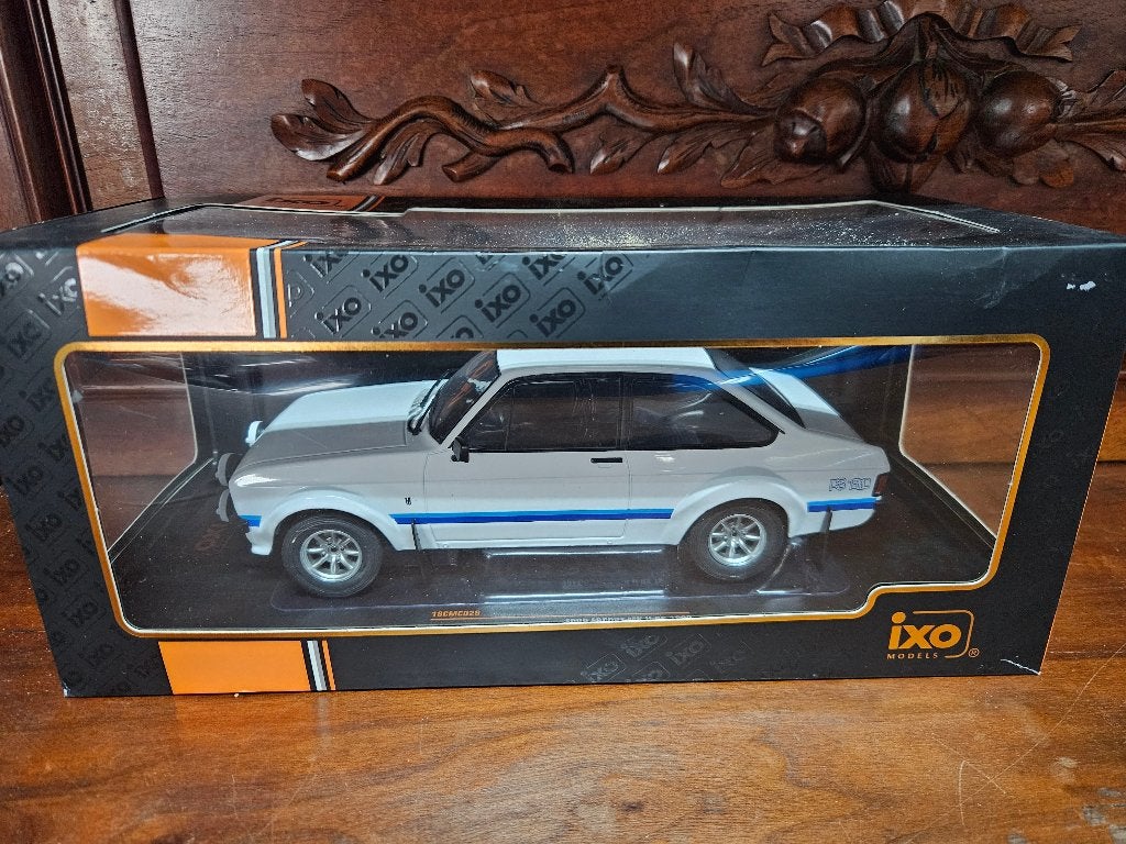 Ixo Models Ford Escort MK II RS1800 1977 1/18 in ovp, Hobby en Vrije tijd, Ophalen of Verzenden, Zo goed als nieuw, Auto, Overige merken