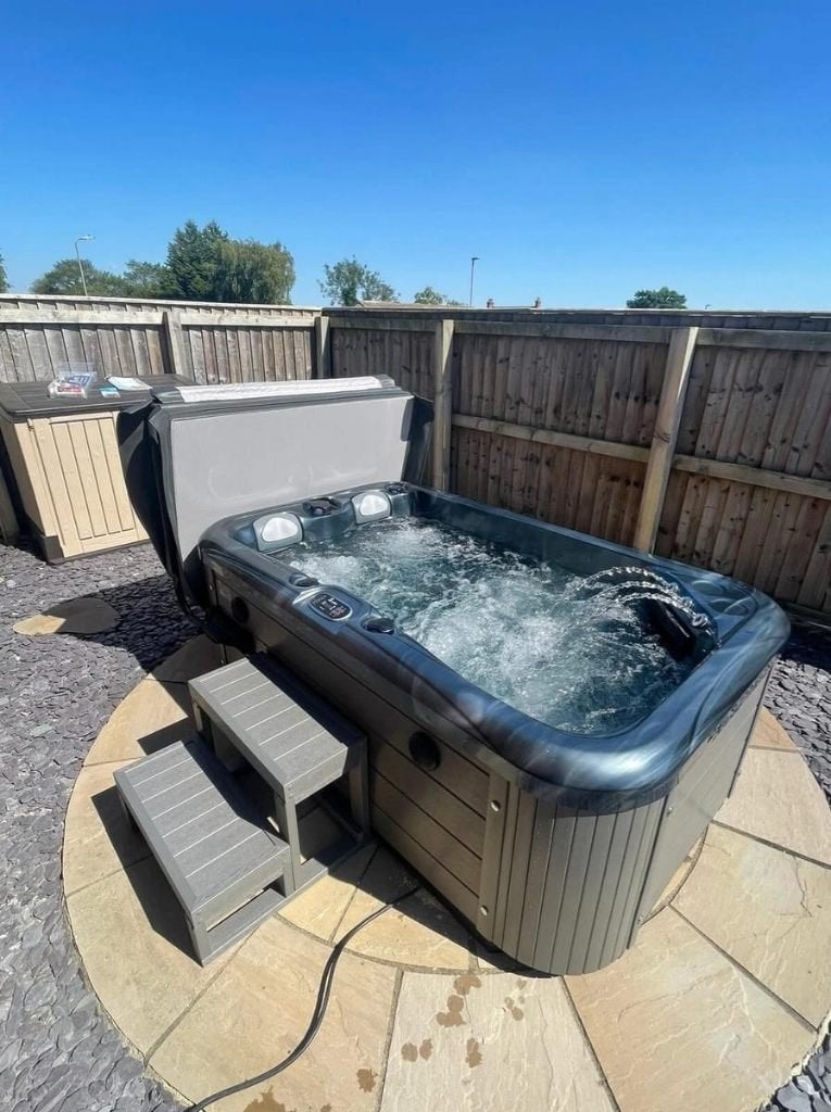 Luxe Palm Spas Jacuzzi – 2 persoons, Tuin en Terras, Ophalen, Nieuw, Trap, Vast