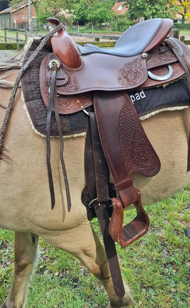 Freemax Western zadel Cow model met flower tooling, Dieren en Toebehoren, Paarden en Pony's | Zadels, Ophalen, Zo goed als nieuw