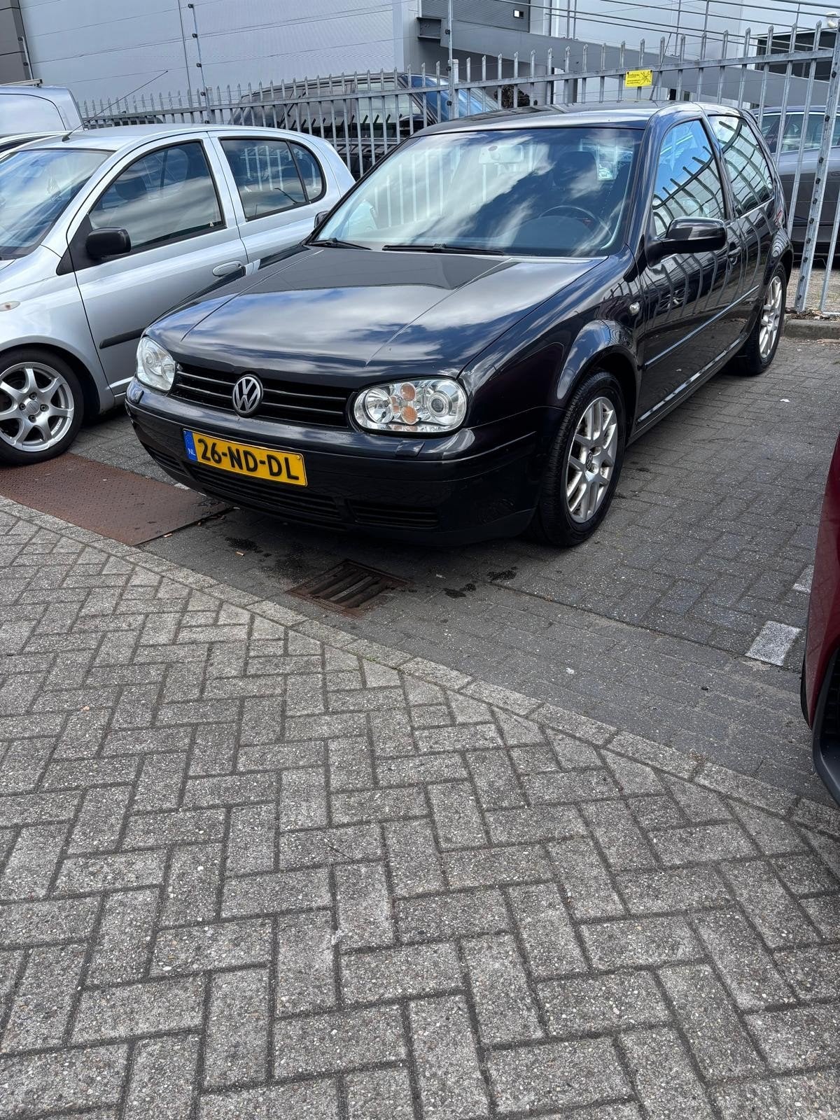 Volkswagen Golf 1.6 16v 77KW 2002  zwart, Auto's, Volkswagen, Voorwielaandrijving, 1145 kg, 4 cilinders, 1200 kg