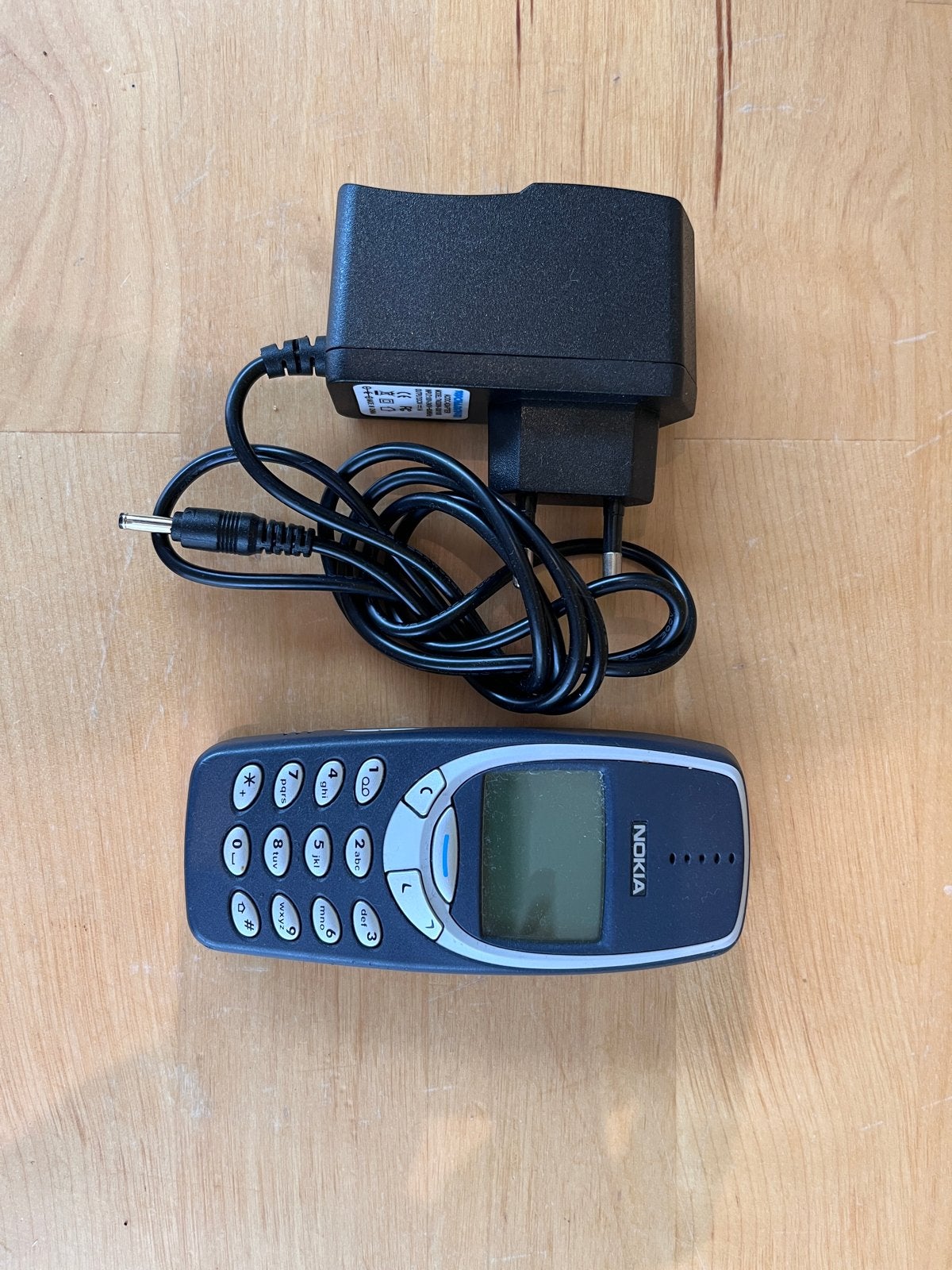 Nokia 3310 - Klassieke mobiele telefoon met oplader, Gebruikt, Blauw, Geen camera, Fysiek toetsenbord