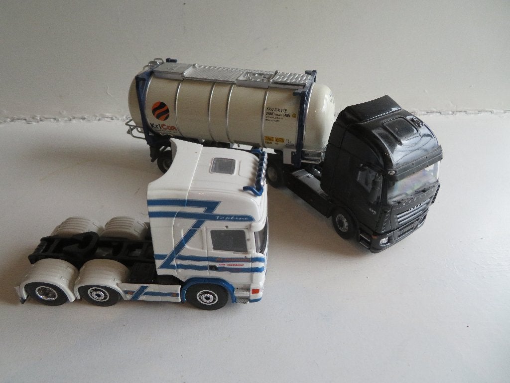 Lion Scania, Universal Hobbies Iveco, Tekno container, Hobby en Vrije tijd, Modelauto's | 1:50, Ophalen of Verzenden, Nieuw, Bus of Vrachtwagen