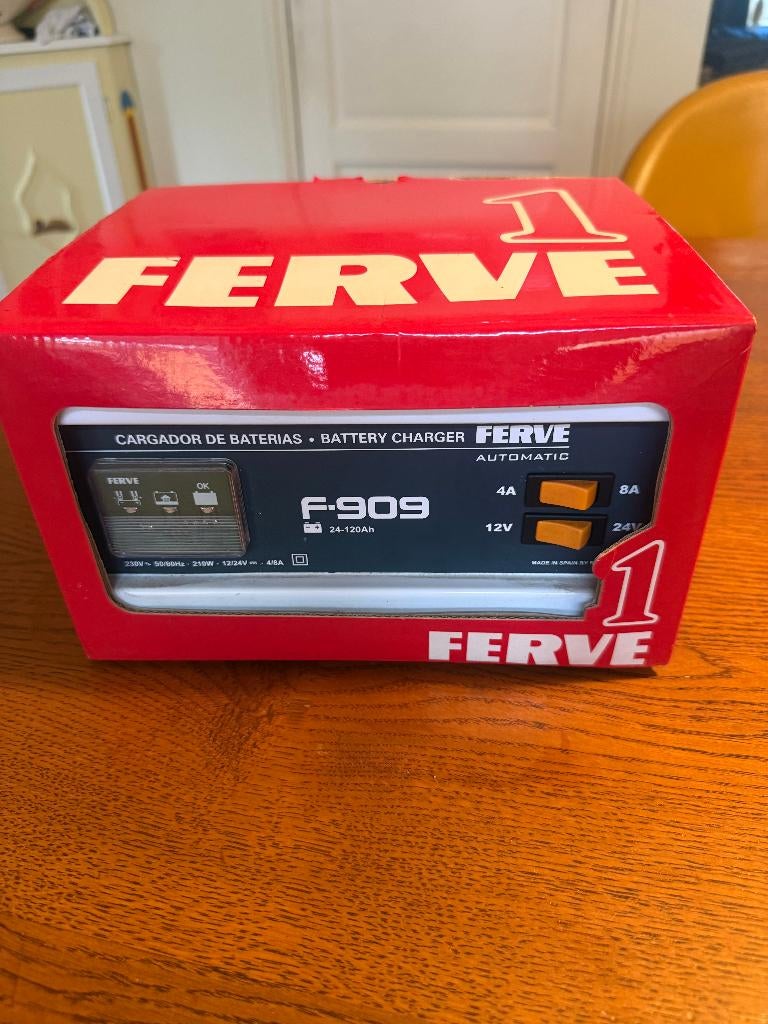 Ferve F-909 acculader Rood 12V en 24V 4 of 8A nieuw, Auto-onderdelen, Ophalen of Verzenden, Nieuw