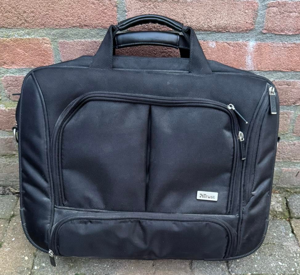 TRUST laptoptas met koord, Ophalen, 17 inch of meer, Zo goed als nieuw