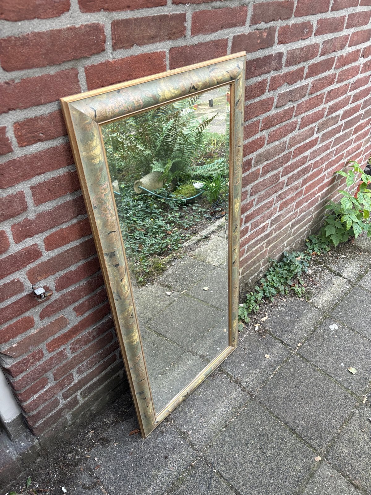 Vintage spiegel met goudkleurige sierlijst 115x54,5 cm, Ophalen, Rechthoekig, 50 tot 100 cm, 100 tot 150 cm