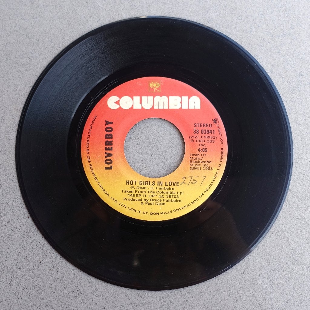 Loverboy - Hot Girls In Love / Meltdown (7 inch single), Gebruikt, 7 inch, Ophalen of Verzenden, Beschermende buitenhoes