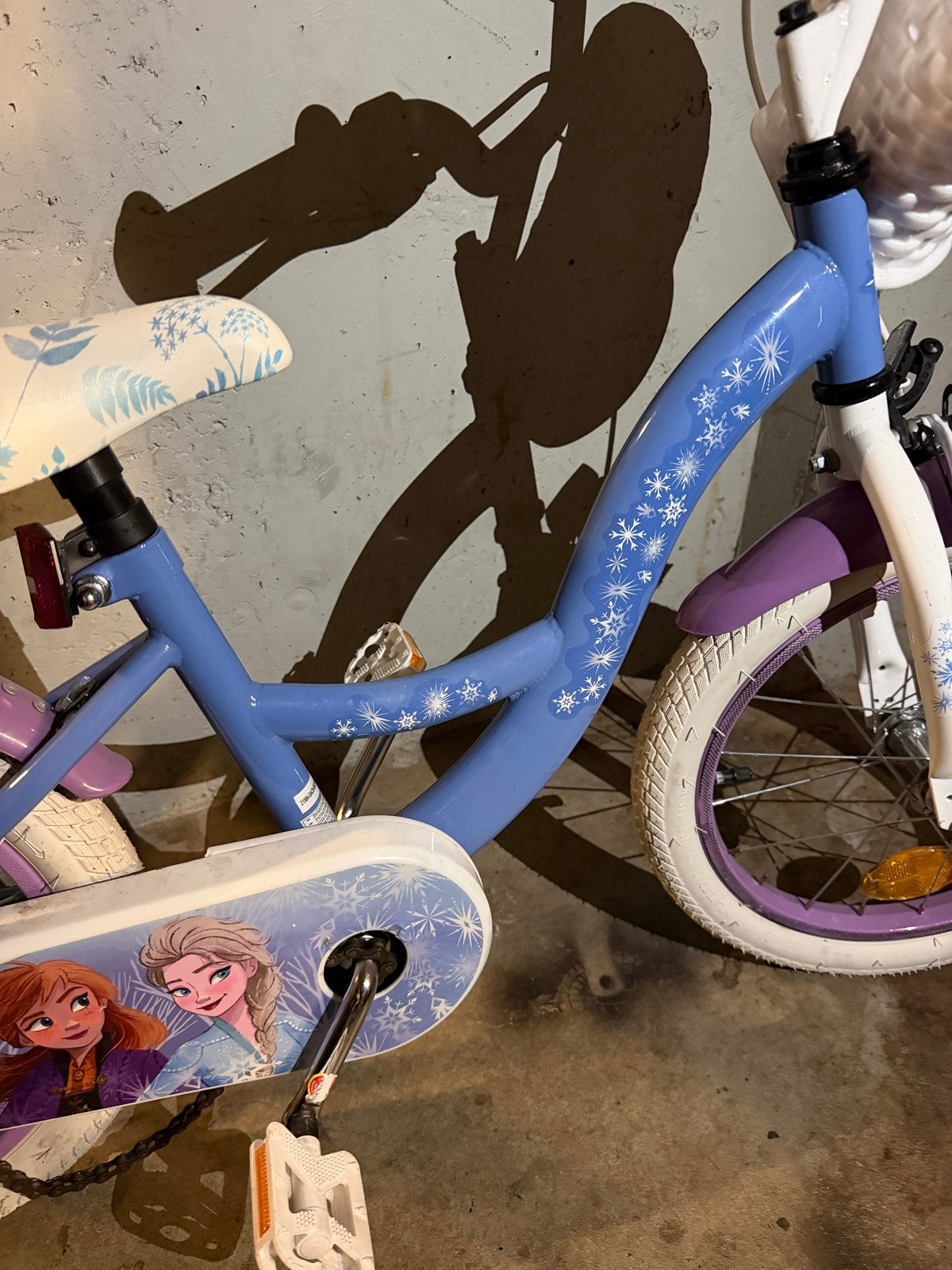 Frozen Kinderfiets - 16 inch met zijwieltjes, Fietsen en Brommers, Zijwieltjes, 16 tot 20 inch, Velgrem, Ophalen of Verzenden