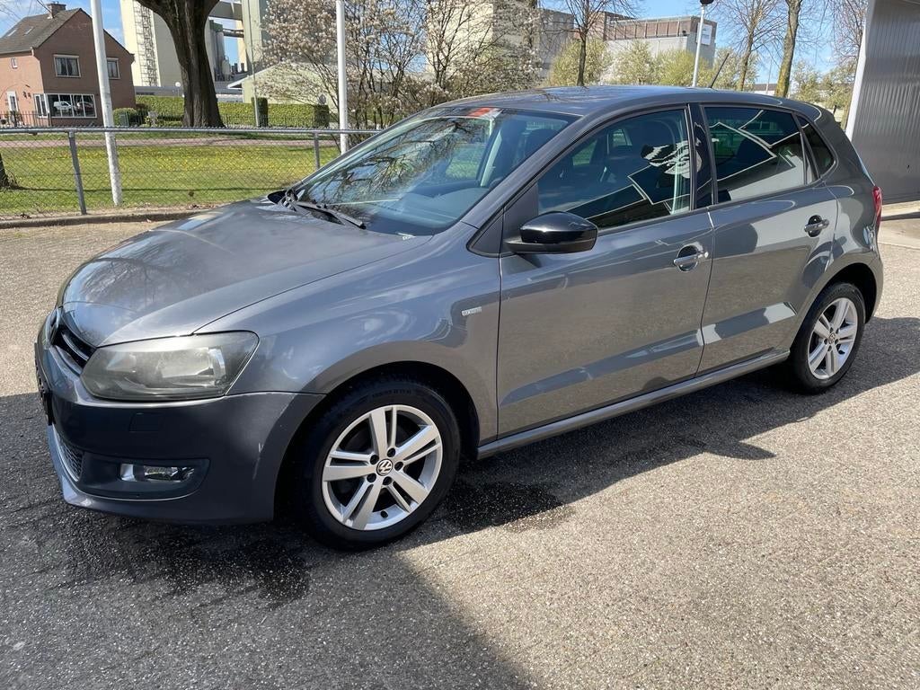 Volkswagen Polo Match 1.2 51KW 2012 Grijs, Auto's, Voorwielaandrijving, 967 kg, 40 €/maand, Handgeschakeld