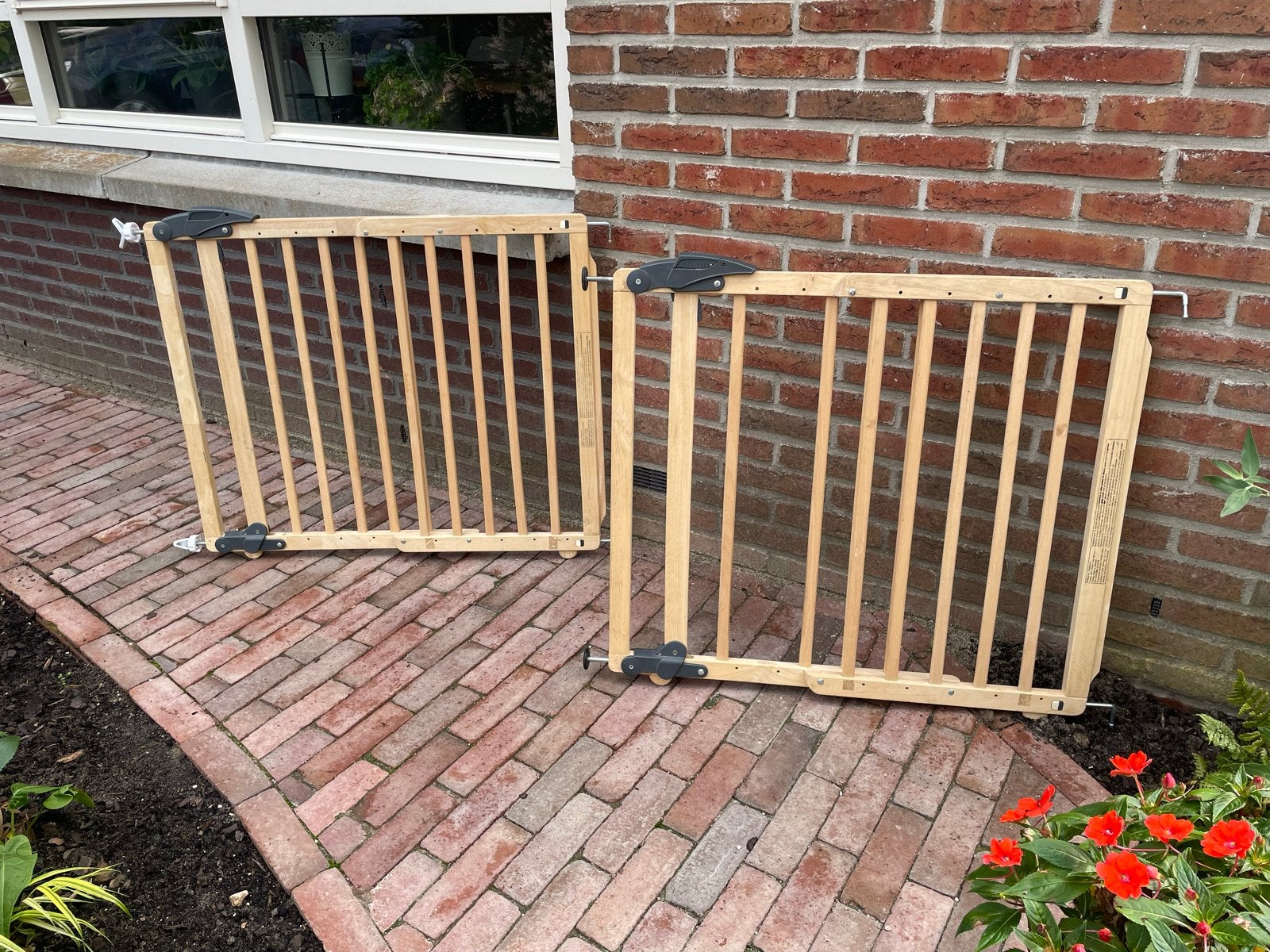 Twee houten veiligheidshekjes voor kinderen, Ophalen, Gebruikt, 100 tot 115 cm, Schroefhekje