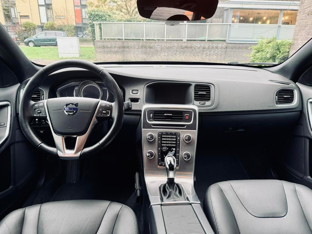 Volvo V60 2.0 T4 aut. Summum 2017, Auto's, Volvo, 1969 cc, Leder, Particulier, 1600 kg