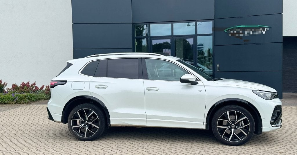 Moet weg *VW Rline Tiguan 204pk **1e eigenaar**, Auto's, 4 cilinders, Parkeerassistent, Wit, Tiguan
