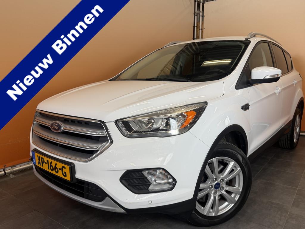 Ford Kuga 1.5 TDCi Euro6 1e eig | lage km stand navi | camer, Auto's, Voorwielaandrijving, Gebruikt, 4 cilinders, Leder en Stof