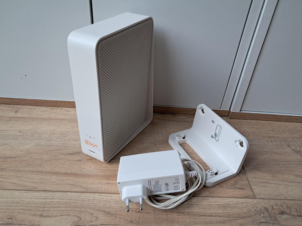 Ziggo Connectbox CH7465LG-ZG Router met modem, Computers en Software, Routers en Modems, Ophalen of Verzenden