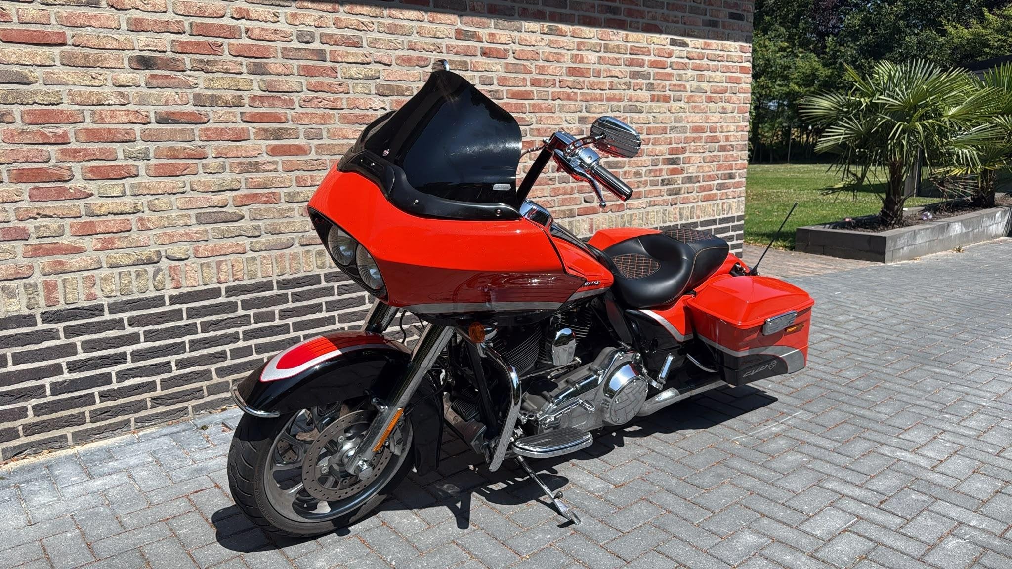 Harley Davidson Road Glide 110 FLTRSE3 CVO Roadglide Screami, Laan van Vredenoord 33
2289 DA  Rijswijk, NL, H-DCUSTOMERSERVICE@Harley-Davidson.com