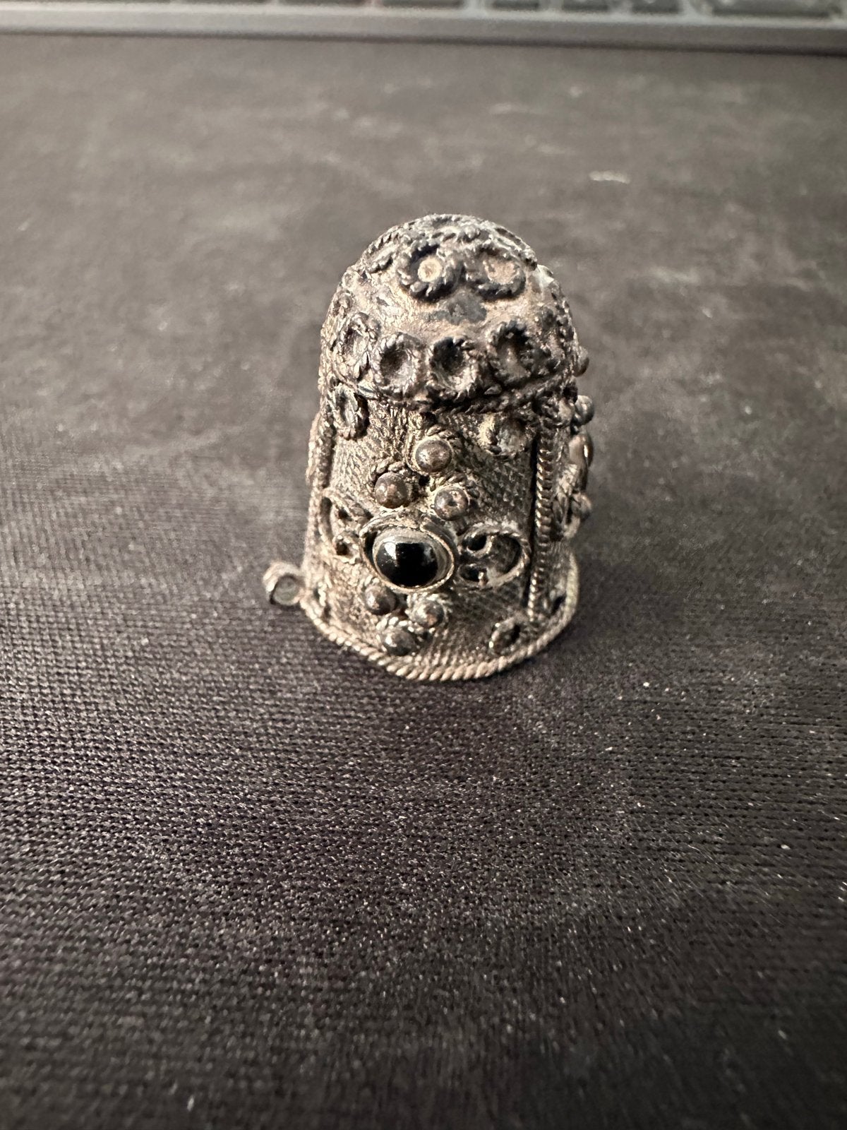 Antieke Zilveren VingerhoedZilver, Verzamelen, Vingerhoedjes, Gebruikt, Reliëf, Ophalen of Verzenden, Nederland