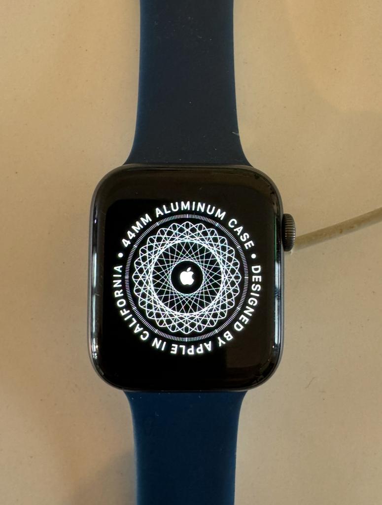 Apple Watch, Ophalen of Verzenden, Zo goed als nieuw, Zwart, IOS