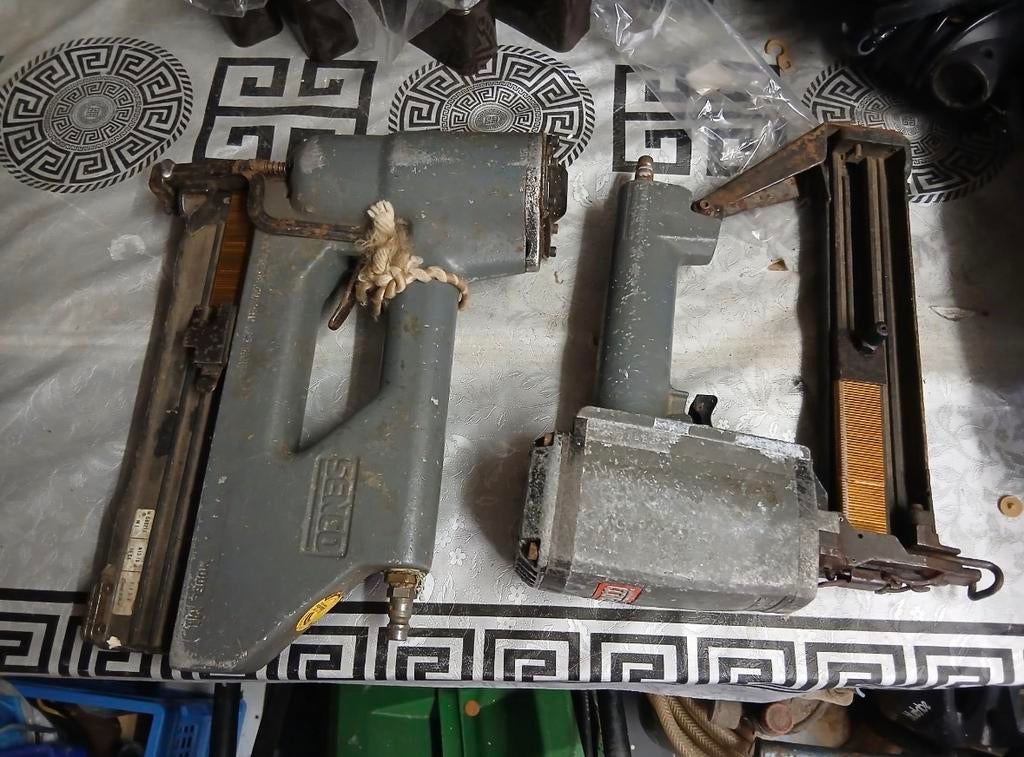 Set van 2 SENCO tackers - Gebruikt, Ophalen of Verzenden, Gebruikt