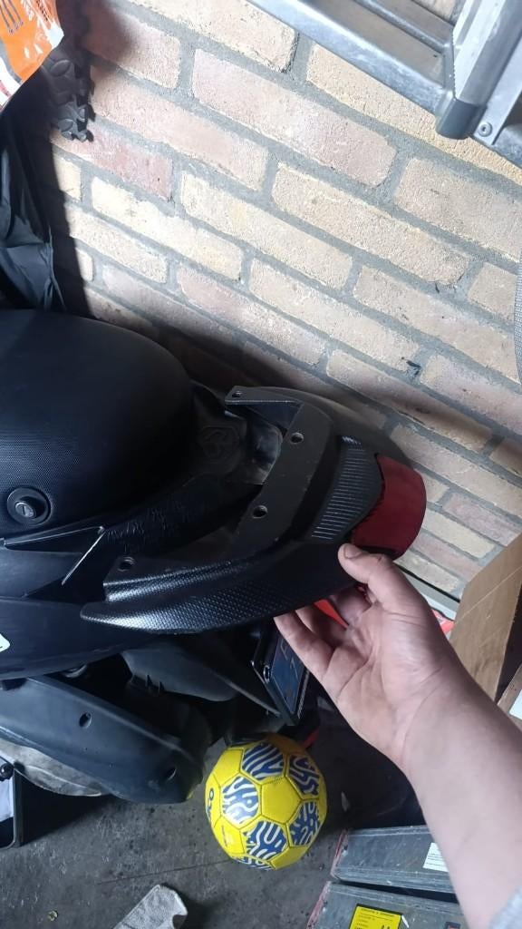 zip spoiler, Ophalen of Verzenden, Zo goed als nieuw, Piaggio