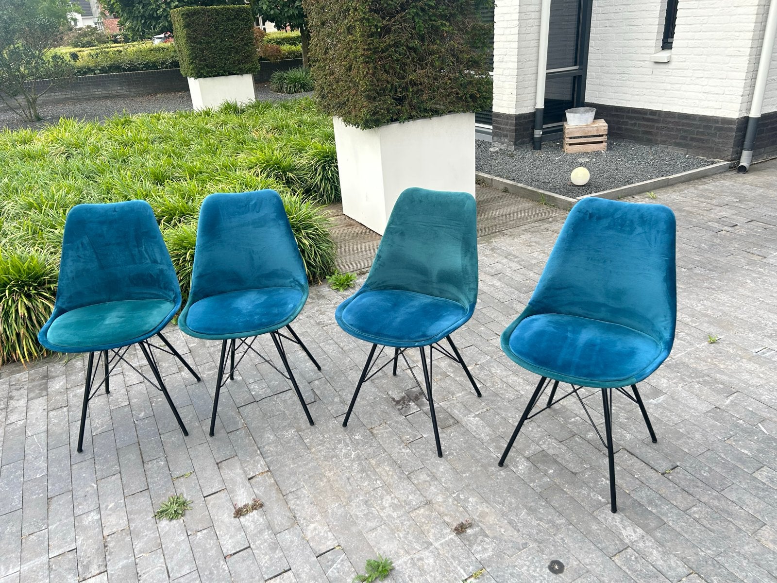 Set van 4 blauwgroene fluwelen stoelen, Huis en Inrichting, Stoelen, Ophalen, Blauw, Zo goed als nieuw, Stof