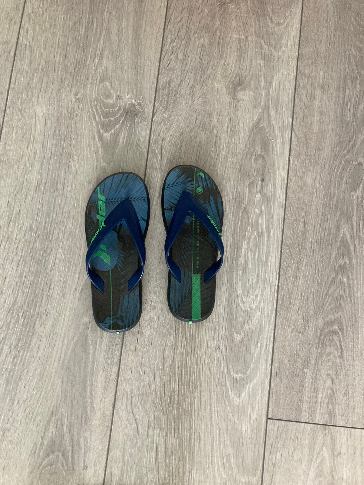 slippers maat 29 in goede staat, Ophalen of Verzenden, Zo goed als nieuw, Jongen, Schoenen