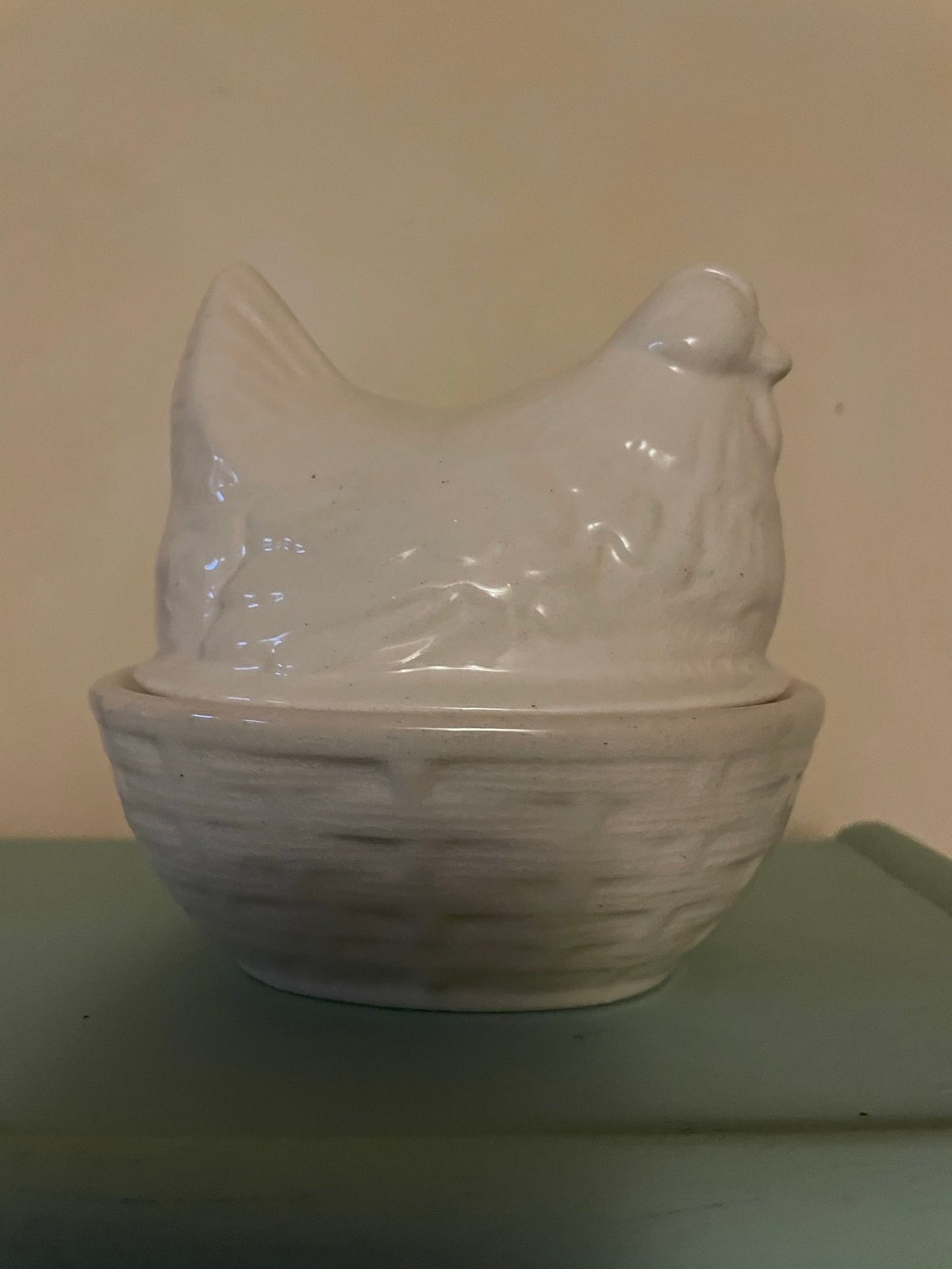 Vintage kip op mandje eierhouder - ecru keramiek, Ophalen of Verzenden