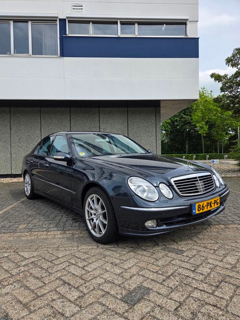 Mercedes-Benz E-Klasse 2.1 CDI E220 Avantgarde, Auto's, Mercedes-Benz, Automaat, 4 cilinders, Zwart, Origineel Nederlands