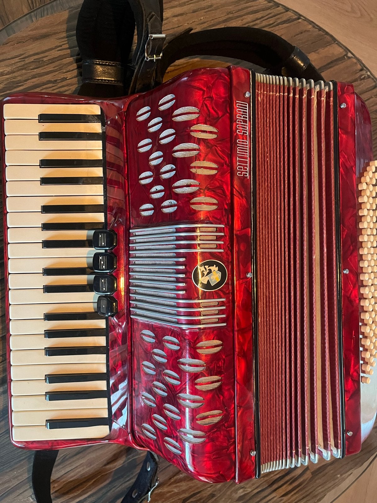 Settimio Soprani Accordeon - Rood, Zo goed als nieuw, Muziek en Instrumenten, Accordeons, Overige merken, Met riemen, Overige formaten