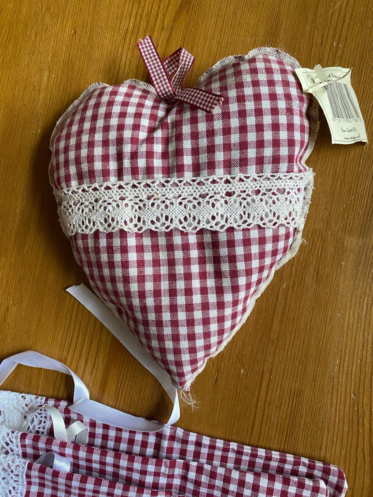 Decoratieve hartjes en zakjes - Rood geruit met kant, Nieuw, Ophalen of Verzenden, Landelijk, Rood