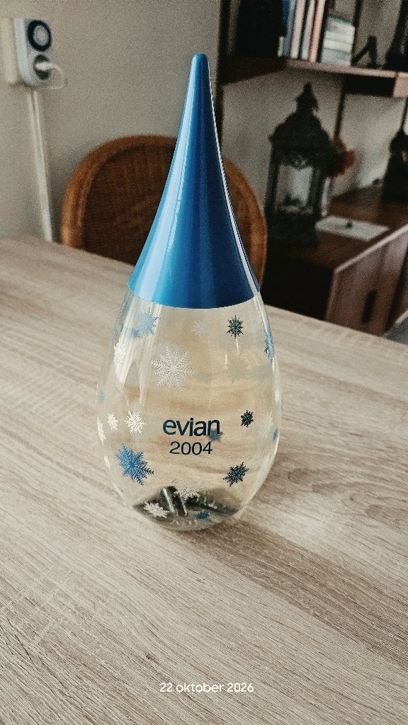 Nieuw en geseald Evian 2004 limited edition fles druppelvorm, Ophalen, Nieuw, Overige typen