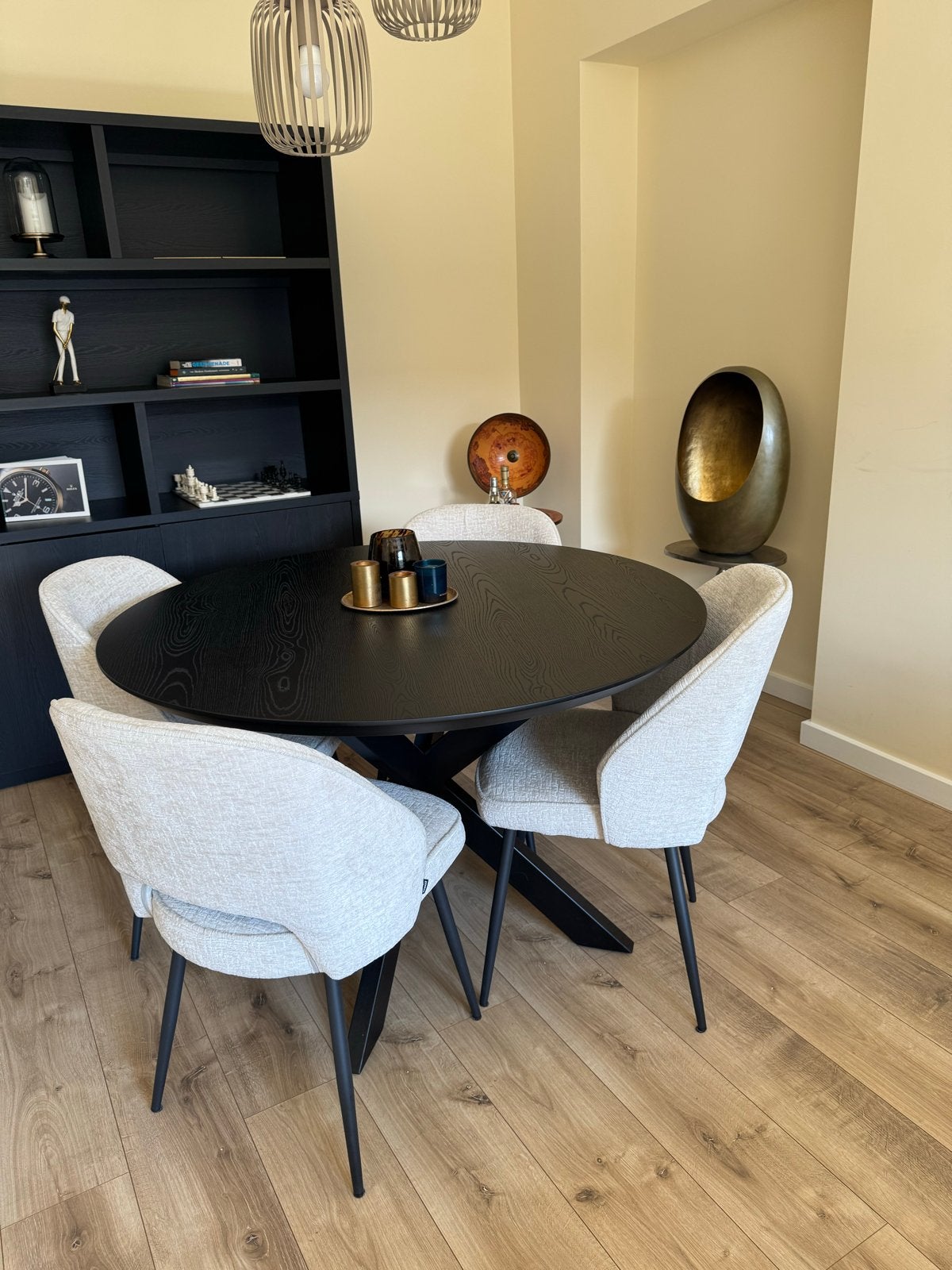Zwarte houten tafel met 4 gestoffeerde stoelen - Zitmaxx, Huis en Inrichting, Tafels | Eettafels, Ophalen, Rond, 50 tot 100 cm