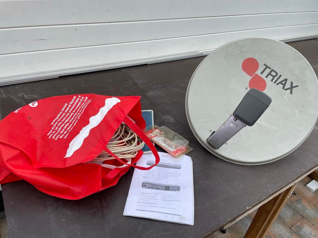 Satellietschotel, ontvanger, kabels en zoeker, Ophalen, Zo goed als nieuw, (Schotel)antenne, Philips