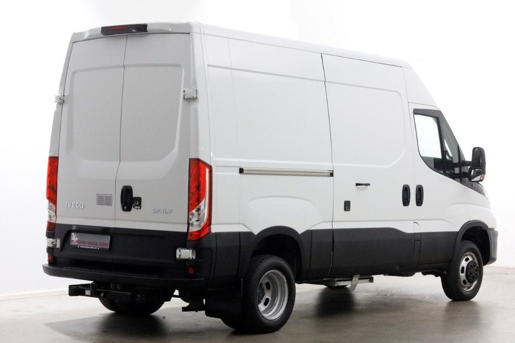 Iveco Daily 35C14 136pk L2H2 Dubbel Lucht/Luchtvering/Inrich, Auto's, Gebruikt, Euro 6, Iveco, Wit