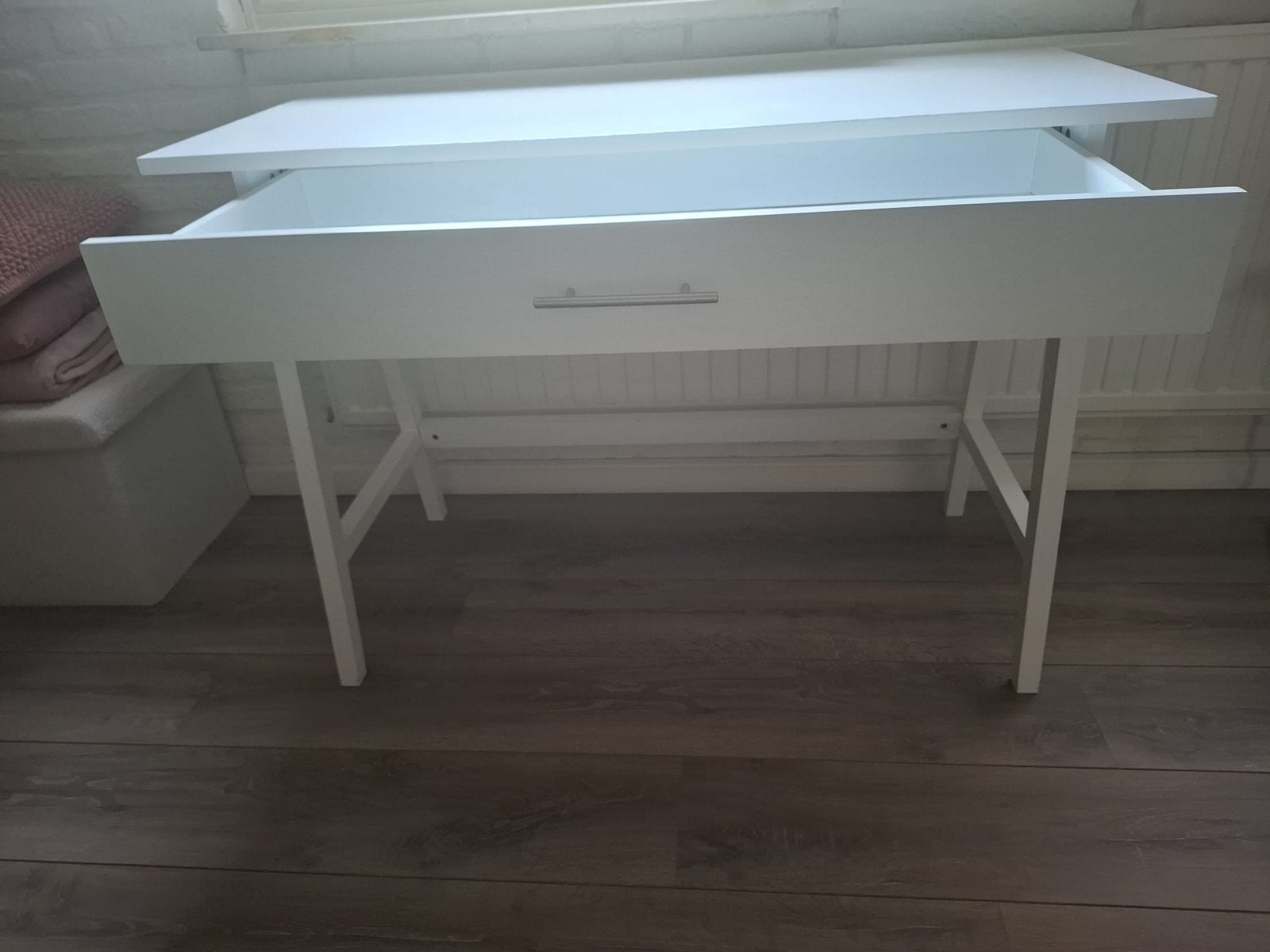 Wit bureau met lade - Leen Bakker, Huis en Inrichting, Gebruikt, Met lades, Spaanplaat of MDF, Ophalen of Verzenden