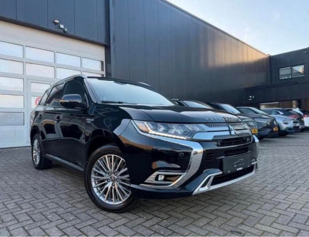 Mitsubishi Outlander 2.4 4x4/Pano/360cam/Leder/ACC/Trekhaak, Automaat, Outlander, 4 cilinders, Zwart