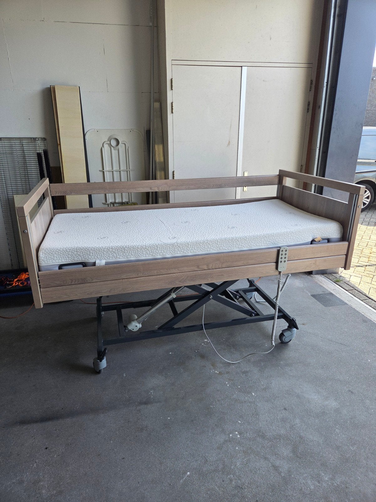 Luxe zorgbed met nieuw matras (van 2025 !!), Ophalen