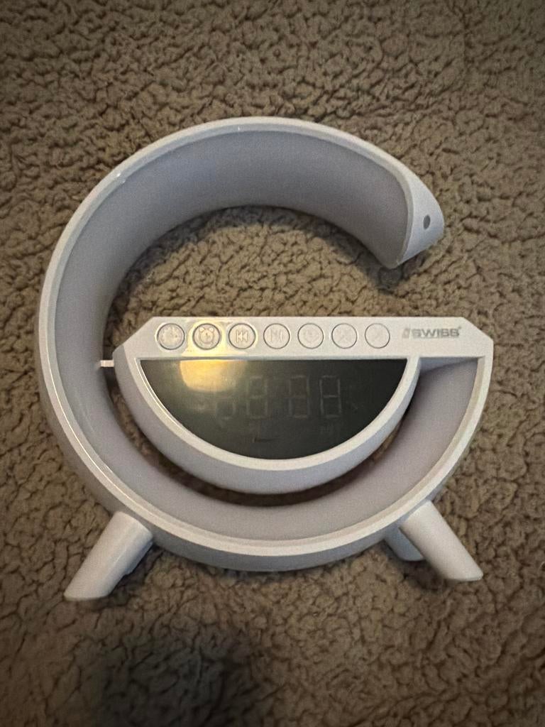 Wekker met lamp en Bluetooth speaker - G-vormig design, Ophalen of Verzenden, Zo goed als nieuw, Digitaal