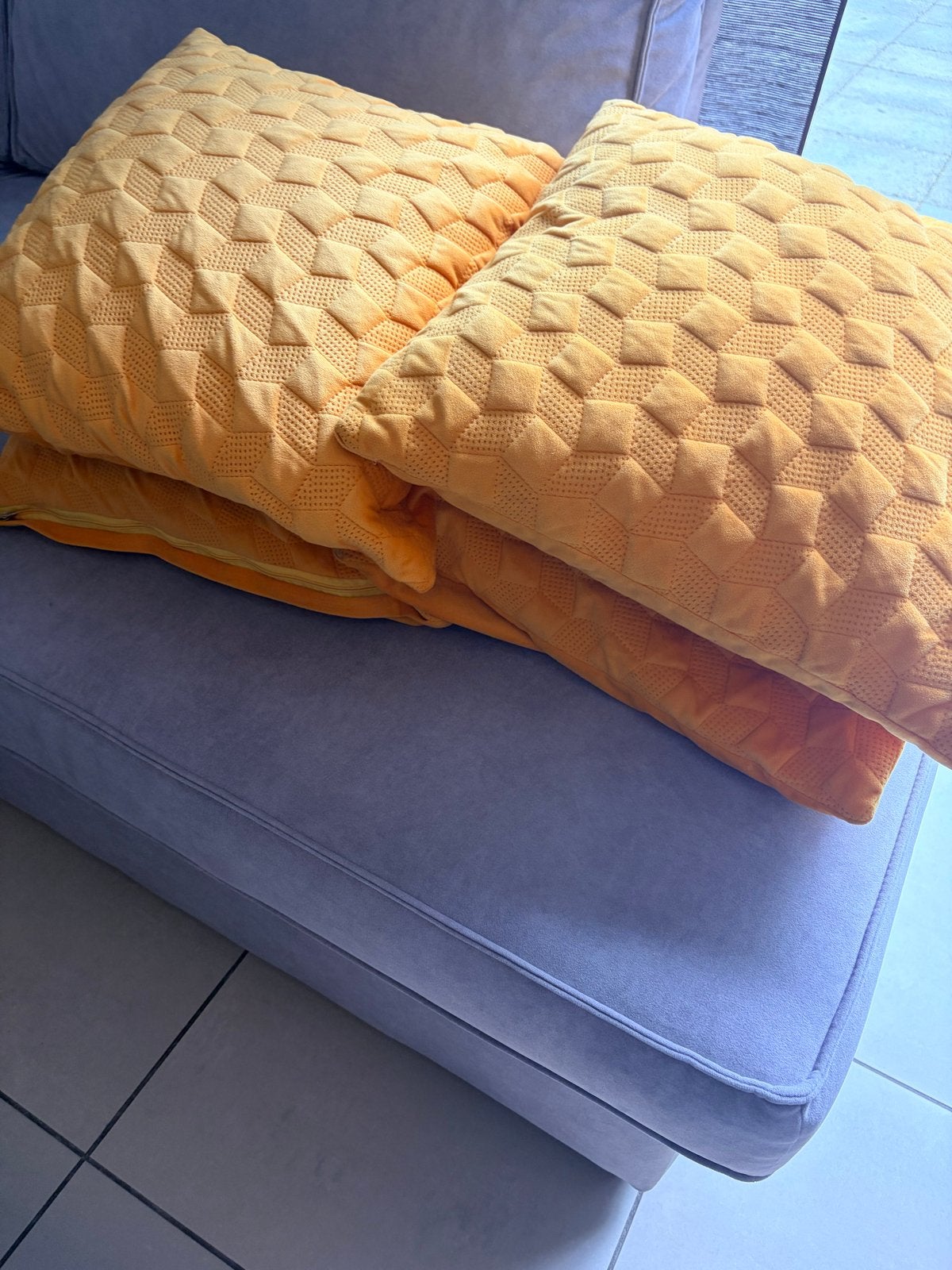 Set van 5 okergele sierkussens 40x40 cm met patroon, Gebruikt, Inclusief binnenkussen, Geel, Vierkant